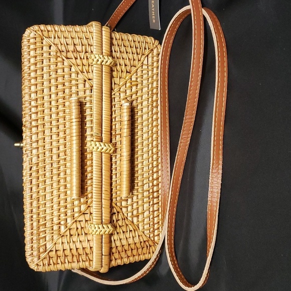 Handcrafted in Vietnam NWT Woven and Leather Expandable Purse - Picture 7 of 7